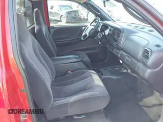 2000 Dodge Dakota SLT with VIN 1B7GL26Z6YS766872, listed as a IAAI auction lot 41854532 with 199,430 mi miles and . Bid and sale history available at DreamBid. Image 5.