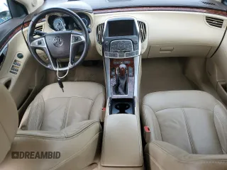 2013 Buick LaCrosse Leather z VIN 1G4GC5E31DF265563, wystawiony jako Copart lot #54946045 z przebiegiem 87 790 mil mil oraz Czysty tytuł • Clean title. Historia ofert i sprzedaży dostępna na DreamBid. Obrazek 8.