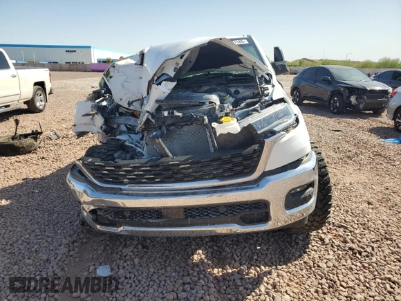 2025 Ram 1500 Big Horn z VIN 1C6SRFFP8SN656238, wystawiony jako Copart lot #51521185 z przebiegiem 1 776 mil mil oraz Szkoda całkowita • Salvage title. Historia ofert i sprzedaży dostępna na DreamBid. Obrazek 5.