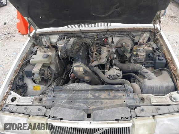 1992 Volvo 900 GLS z VIN YV1JS8836N3074356, wystawiony jako IAAI lot #42253390 z przebiegiem 195 310 mil mil oraz . Historia ofert i sprzedaży dostępna na DreamBid. Obrazek 10.