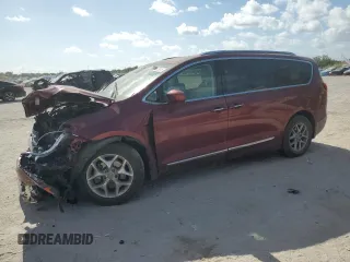 2020 Chrysler Pacifica Touring L z VIN 2C4RC1BG7LR135565, wystawiony jako Copart lot #54108915 z przebiegiem 62 639 mil mil oraz Nie do naprawy • Non repairable. Historia ofert i sprzedaży dostępna na DreamBid. Obrazek 1.