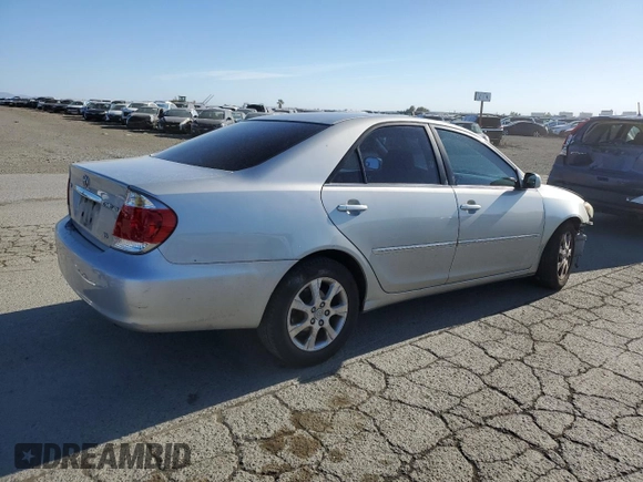 2006 Toyota Camry LE z VIN 4T1BF30K46U116549, wystawiony jako Copart lot #55606105 z przebiegiem 232 128 mil mil oraz Szkoda całkowita • Salvage title. Historia ofert i sprzedaży dostępna na DreamBid. Obrazek 3.