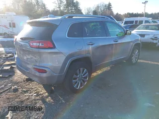 2017 Jeep Cherokee Overland z VIN 1C4PJMJS2HW599477, wystawiony jako IAAI lot #41335748 z przebiegiem 165 330 mil mil oraz . Historia ofert i sprzedaży dostępna na DreamBid. Obrazek 4.