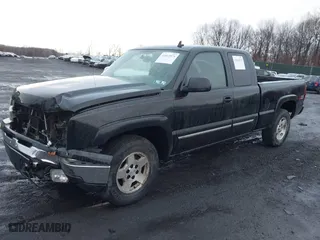 2006 Chevrolet Silverado 1500 LT1 with VIN 1GCEK19B96E136150, listed as a IAAI auction lot 41813575 with 155,860 mi miles. Bid and sale history available at carsss.com. Image 2.