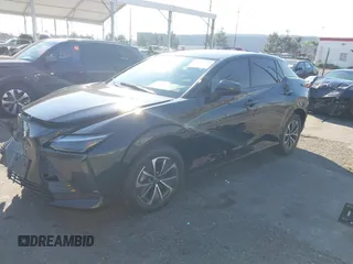 2024 Lexus RZ 300e Premium z VIN JTJABABB1RA004615, wystawiony jako IAAI lot #41310232 z przebiegiem 9 622 mil mil oraz . Historia ofert i sprzedaży dostępna na DreamBid. Obrazek 2.