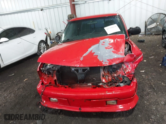 2000 Chevrolet S-10 LS with VIN 1GCCS19W2Y8203649, listed as a IAAI auction lot 41710234 with 153,616 mi miles. Bid and sale history available at carsss.com. Image 13.
