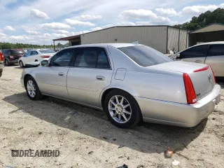 2009 Cadillac DTS 1SA z VIN 1G6KD57Y69U114700, wystawiony jako Copart lot #56007485 z przebiegiem 158 849 mil mil oraz Szkody całkowita. Historia ofert i sprzedaży dostępna na DreamBid. Obrazek 2.