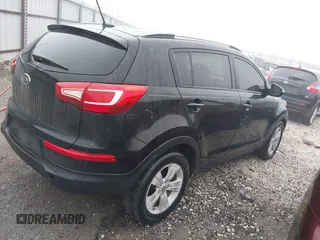 2011 Kia Sportage LX with VIN KNDPB3A25B7027733, listed as a IAAI auction lot 38570270 with 186,271 mi miles and . Bid and sale history available at carsss.com. Image 4.