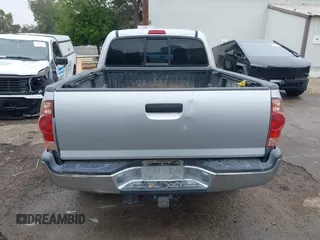 2006 Toyota Tacoma PreRunner z VIN 5TETU62N36Z153154, wystawiony jako IAAI lot #42450775 z przebiegiem 421 651 mil mil oraz . Historia ofert i sprzedaży dostępna na DreamBid. Obrazek 16.