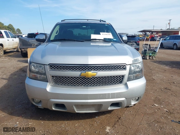2013 Chevrolet Avalanche LS with VIN 3GNMCEE02DG207190, listed as a IAAI auction lot 41396345 with 223,378 mi miles. Bid and sale history available at carsss.com. Image 6.