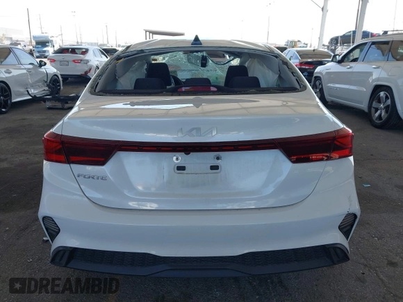 2022 Kia Forte LXS z VIN 3KPF24AD2NE425361, wystawiony jako IAAI lot #42004084 z przebiegiem 61 465 mil mil oraz . Historia ofert i sprzedaży dostępna na DreamBid. Obrazek 16.