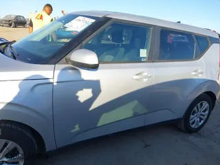 2021 Kia Soul LX with VIN KNDJ23AU8M7780425, listed as a IAAI auction lot 41627237 with 90,798 mi miles. Bid and sale history available at carsss.com. Image 14.