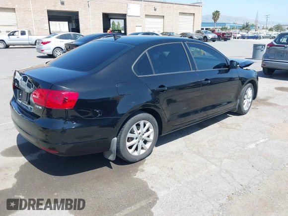 2012 Volkswagen Jetta SE z VIN 3VWDP7AJ6CM373247, wystawiony jako IAAI lot #42287269 z przebiegiem 110 874 mil mil oraz . Historia ofert i sprzedaży dostępna na DreamBid. Obrazek 4.