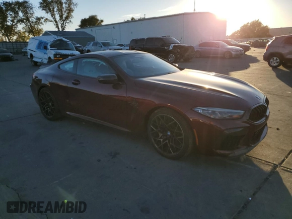 2020 BMW M8 z VIN WBSAE0C02LCD25474, wystawiony jako Copart lot #79533434 z przebiegiem Nie podano mil oraz Szkoda całkowita • Salvage title. Historia ofert i sprzedaży dostępna na DreamBid. Obrazek 4.