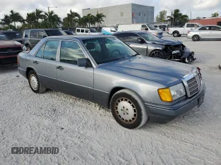 1993 Mercedes-Benz E Class with VIN WDBEA32E0PB963118, listed as a Copart auction lot 45243905 with 154,121 mi miles and Clean Title. Bid and sale history available at carsss.com. Image 4.