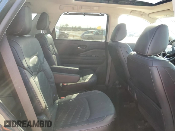 2022 Nissan Pathfinder Platinum with VIN 5N1DR3DH8NC269387, listed as a Copart auction lot 43648835 with 32,292 mi miles and Salvage title. Bid and sale history available at DreamBid. Image 11.