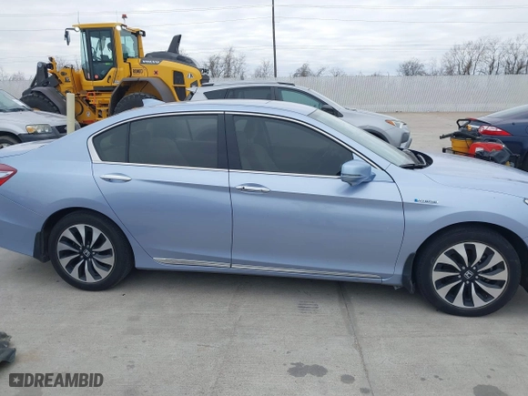 2017 Honda Accord Hybrid with VIN JHMCR6F32HC010979, listed as a IAAI auction lot 41359613 with 29,823 mi miles. Bid and sale history available at carsss.com. Image 13.