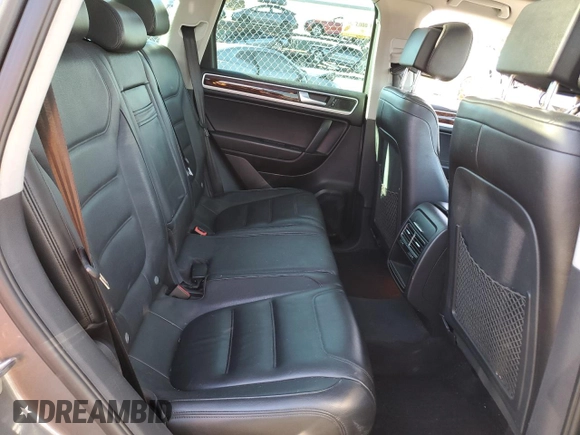 2012 Volkswagen Touareg Lux z VIN WVGEK9BPXCD011322, wystawiony jako Copart lot #87062254 z przebiegiem 110 985 mil mil oraz Szkoda całkowita • Salvage title. Historia ofert i sprzedaży dostępna na DreamBid. Obrazek 11.