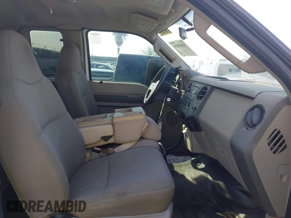 2008 Ford Super Duty F-250 SRW XL with VIN 1FTSX21R08EE25570, listed as a IAAI auction lot 41602856 with 113,322 mi miles. Bid and sale history available at carsss.com. Image 5.