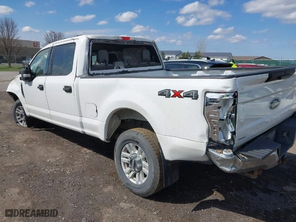 2017 Ford Super Duty F-250 SRW Lariat with VIN 1FT7W2B66HEC64879, listed as a IAAI auction lot 41950847 with 121,700 mi miles. Bid and sale history available at carsss.com. Image 3.