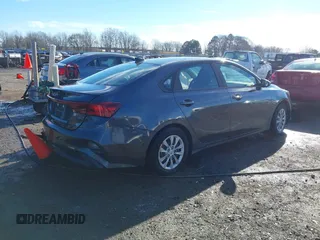 2022 Kia Forte LXS z VIN 3KPF24AD8NE441659, wystawiony jako IAAI lot #38457887 z przebiegiem 63 884 mil mil oraz . Historia ofert i sprzedaży dostępna na DreamBid. Obrazek 4.