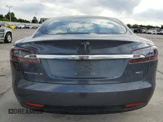 2017 Tesla Model S 100D z VIN 5YJSA1E25HF187898, wystawiony jako Copart lot #60829025 z przebiegiem 82 823 mil mil oraz Szkoda całkowita • Salvage title. Historia ofert i sprzedaży dostępna na DreamBid. Obrazek 6.