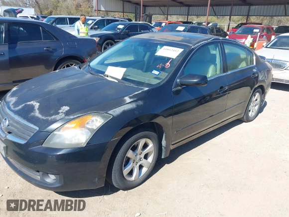 2007 Nissan Altima 2.5 with VIN 1N4AL21E47N412233, listed as a IAAI auction lot 41812412 with 200,451 mi miles. Bid and sale history available at carsss.com. Image 2.