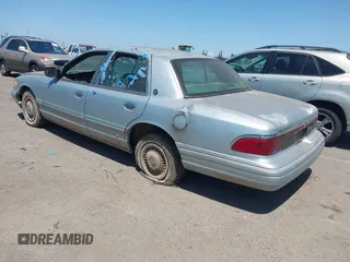 1996 Mercury Grand Marquis GS z VIN 2MELM74W3TX648820, wystawiony jako IAAI lot #42353201 z przebiegiem 125 063 mil mil oraz . Historia ofert i sprzedaży dostępna na DreamBid. Obrazek 3.