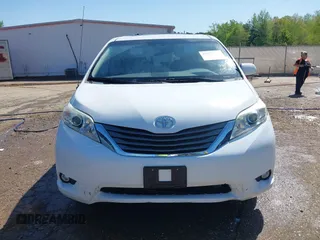 2014 Toyota Sienna XLE z VIN 5TDYK3DC7ES431782, wystawiony jako IAAI lot #41975182 z przebiegiem 191 870 mil mil oraz . Historia ofert i sprzedaży dostępna na DreamBid. Obrazek 13.