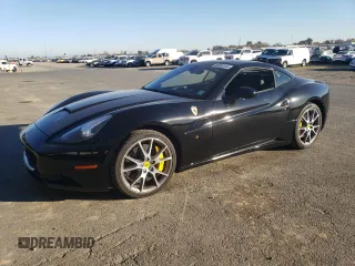 2012 Ferrari California z VIN ZFF65TJA1C0186660, wystawiony jako Copart lot #80893144 z przebiegiem 18 921 mil mil oraz Szkody całkowita. Historia ofert i sprzedaży dostępna na DreamBid. Obrazek 1.