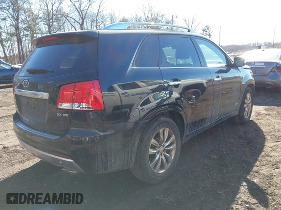 2012 Kia Sorento SX with VIN 5XYKWDA28CG271014, listed as a IAAI auction lot 41401638 with 135,772 mi miles. Bid and sale history available at carsss.com. Image 4.
