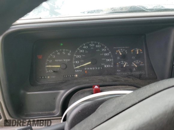 1997 GMC Suburban with VIN 3GKFK16RXVG501646, listed as a Copart auction lot 45849265 with 301,974 mi miles and Clean title. Bid and sale history available at DreamBid. Image 9.