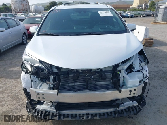 2025 Toyota Sienna Platinum z VIN 5TDESKFC0SS168394, wystawiony jako IAAI lot #42110535 z przebiegiem 7 905 mil mil oraz . Historia ofert i sprzedaży dostępna na DreamBid. Obrazek 13.