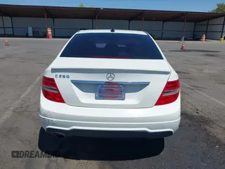 2012 Mercedes-Benz C 250 Sport z VIN WDDGF4HB3CA609551, wystawiony jako IAAI lot #42553453 z przebiegiem 114 537 mil mil oraz . Historia ofert i sprzedaży dostępna na DreamBid. Obrazek 16.