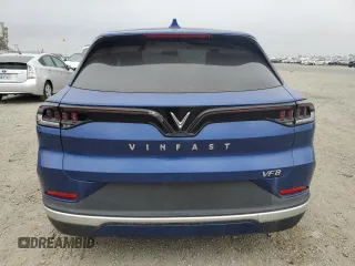 2023 VinFast VF 8 Plus z VIN RLLV1AFA5PH001655, wystawiony jako Copart lot #58811535 z przebiegiem 4370 mil mil oraz Szkody całkowita. Historia ofert i sprzedaży dostępna na DreamBid. Obrazek 6.