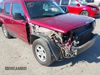 2017 Jeep Patriot Sport with VIN 1C4NJPBB8HD103682, listed as a IAAI auction lot 42001898 with 204,000 mi miles. Bid and sale history available at carsss.com. Image 6.