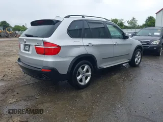 2008 BMW X5 3.0si z VIN 5UXFE43518L036315, wystawiony jako IAAI lot #42424578 z przebiegiem 130 744 mil mil oraz . Historia ofert i sprzedaży dostępna na DreamBid. Obrazek 4.