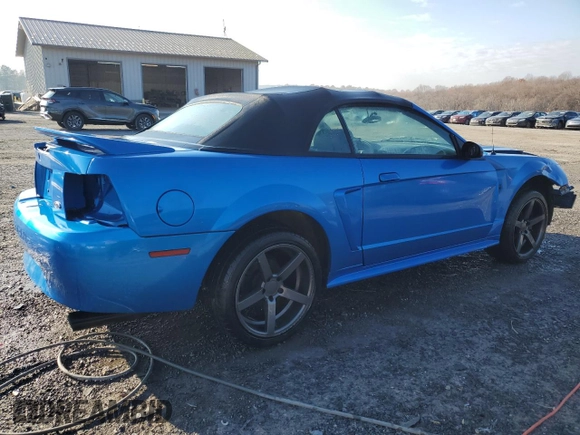 2000 Ford Mustang with VIN 1FAFP4445YF196607, listed as a Copart auction lot 81321514 with 0 mi miles and Salvage Title. Bid and sale history available at carsss.com. Image 3.