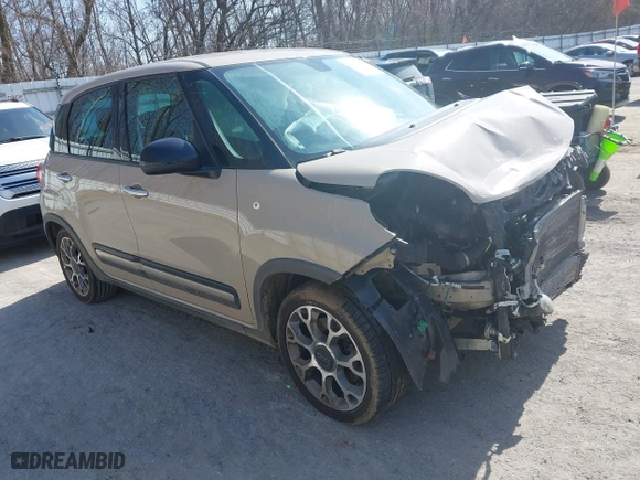 2014 FIAT 500L Trekking with VIN ZFBCFADH9EZ021078, listed as a IAAI auction lot 41773433 with 1 mi miles. Bid and sale history available at carsss.com. Image 1.