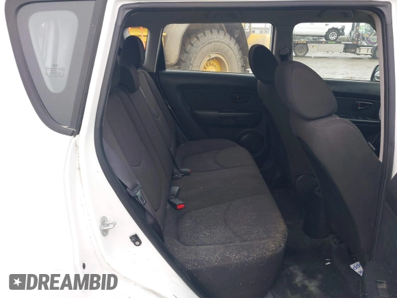 2011 Kia Soul with VIN KNDJT2A18B7346869, listed as a IAAI auction lot 41367423 with 156,070 mi miles. Bid and sale history available at carsss.com. Image 8.
