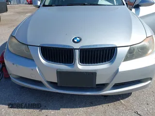 2006 BMW 3 Series 325i z VIN WBAVB135X6KR63138, wystawiony jako IAAI lot #42780102 z przebiegiem 205 000 mil mil oraz . Historia ofert i sprzedaży dostępna na DreamBid. Obrazek 6.