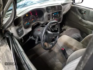 2002 GMC Sonoma SLS with VIN 1GTCT19W728186335, listed as a Copart auction lot 47469925 with 163,902 mi miles and Salvage Title. Bid and sale history available at DreamBid. Image 8.