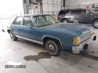 1986 Ford Crown Victoria z VIN 2FABP43FXGX191102, wystawiony jako IAAI lot #42110520 z przebiegiem 31 230 mil mil oraz . Historia ofert i sprzedaży dostępna na DreamBid. Obrazek 1.
