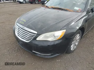 2011 Chrysler 200 Touring z VIN 1C3BC1FB8BN543007, wystawiony jako IAAI lot #40786481 z przebiegiem 187 043 mil mil oraz . Historia ofert i sprzedaży dostępna na DreamBid. Obrazek 6.