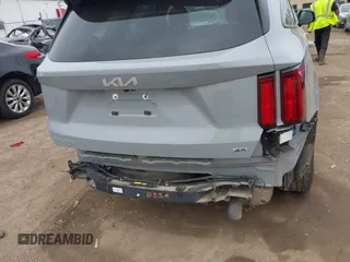 2023 Kia Sorento SX z VIN 5XYRKDLF0PG227203, wystawiony jako IAAI lot #42269412 z przebiegiem 22 641 mil mil oraz . Historia ofert i sprzedaży dostępna na DreamBid. Obrazek 18.