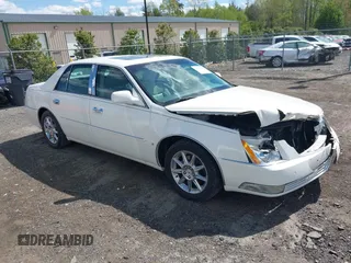 2010 Cadillac DTS 1SC z VIN 1G6KD5EY0AU114294, wystawiony jako IAAI lot #42046408 z przebiegiem 119 142 mil mil oraz . Historia ofert i sprzedaży dostępna na DreamBid. Obrazek 1.