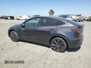 2024 Tesla Model Y z VIN 7SAYGDED7RF050963, wystawiony jako Copart lot #60683895 z przebiegiem 23 100 mil mil oraz Czysty tytuł • Clean title. Historia ofert i sprzedaży dostępna na DreamBid. Obrazek 2.