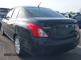 2012 Nissan Versa SV z VIN 3N1CN7APXCL856208, wystawiony jako IAAI lot #41791923 z przebiegiem 46 332 mil mil oraz . Historia ofert i sprzedaży dostępna na DreamBid. Obrazek 3.