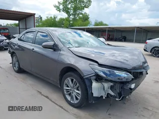 2015 Toyota Camry XLE z VIN 4T1BF1FK8FU114881, wystawiony jako IAAI lot #42231368 z przebiegiem Nie podano mil oraz . Historia ofert i sprzedaży dostępna na DreamBid. Obrazek 1.
