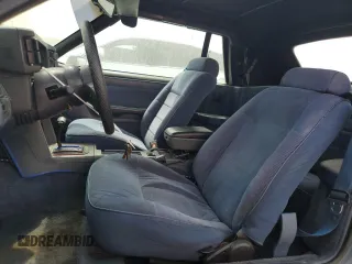 1988 Ford Mustang z VIN 1FABP44A1JF228656, wystawiony jako Copart lot #49451215 z przebiegiem 42 754 mil mil oraz Czysty tytuł • Clean title. Historia ofert i sprzedaży dostępna na DreamBid. Obrazek 7.